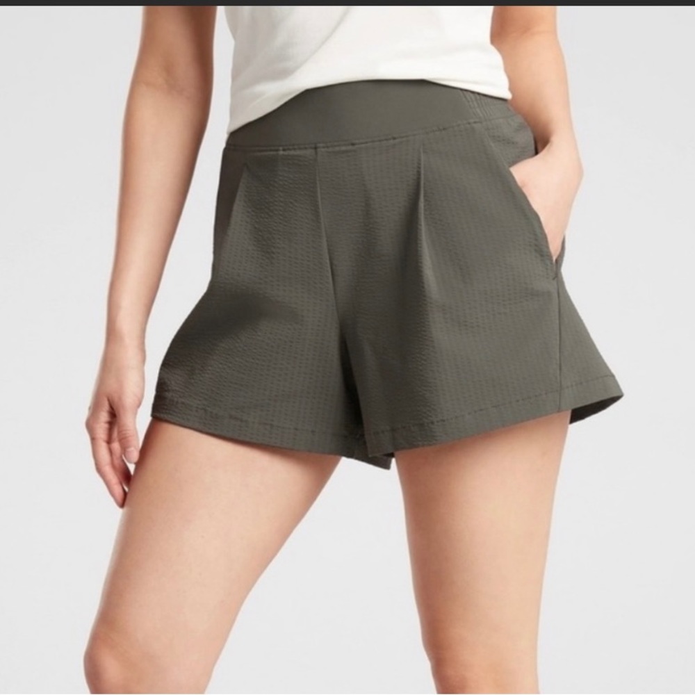 EUC Athleta Textured Brooklyn Short